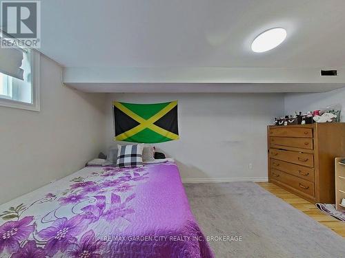 105 Tupper Drive, Thorold (Confederation Heights), ON - Indoor Photo Showing Bedroom