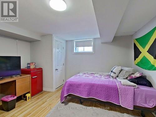 105 Tupper Drive, Thorold (Confederation Heights), ON - Indoor Photo Showing Bedroom