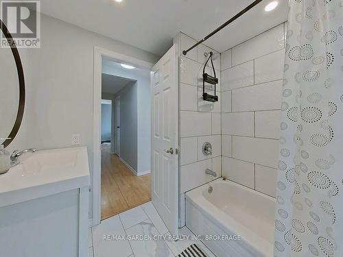 105 Tupper Drive, Thorold (Confederation Heights), ON - Indoor Photo Showing Bathroom