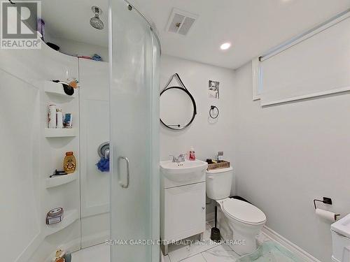 105 Tupper Drive, Thorold (Confederation Heights), ON - Indoor Photo Showing Bathroom