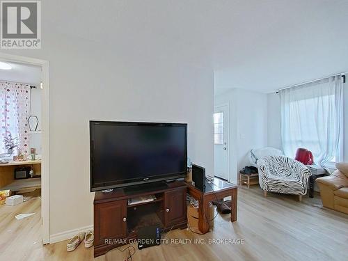 105 Tupper Drive, Thorold (Confederation Heights), ON - Indoor Photo Showing Living Room