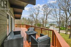Deck wraps 3 sides of the house - 