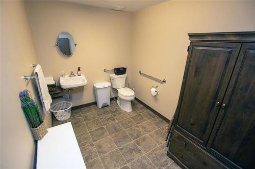 302 1223 Dawson Road, Lorette, MB - Indoor Photo Showing Bathroom