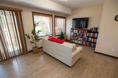 302 1223 Dawson Road, Lorette, MB - Indoor