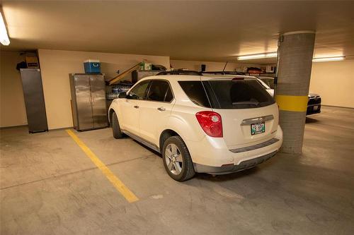 302 1223 Dawson Road, Lorette, MB - Indoor Photo Showing Garage