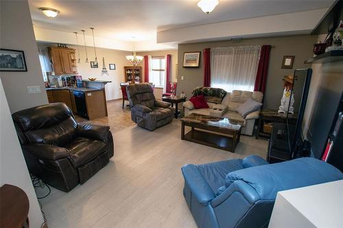 302 1223 Dawson Road, Lorette, MB - Indoor Photo Showing Living Room