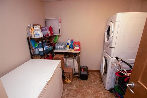 302 1223 Dawson Road, Lorette, MB - Indoor Photo Showing Laundry Room