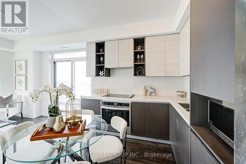 1606 - 398 Highway 7 E, Richmond Hill, ON - Indoor
