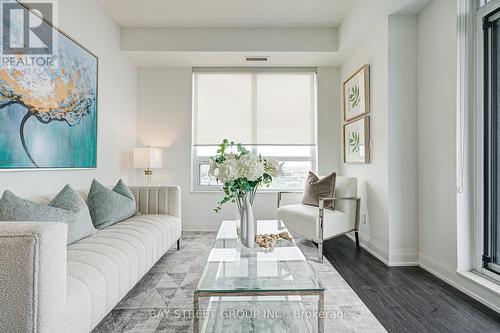 1606 - 398 Highway 7 E, Richmond Hill, ON - Indoor Photo Showing Living Room