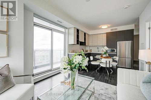 1606 - 398 Highway 7 E, Richmond Hill, ON - Indoor Photo Showing Kitchen With Stainless Steel Kitchen