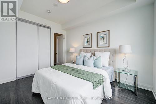 1606 - 398 Highway 7 E, Richmond Hill, ON - Indoor Photo Showing Bedroom
