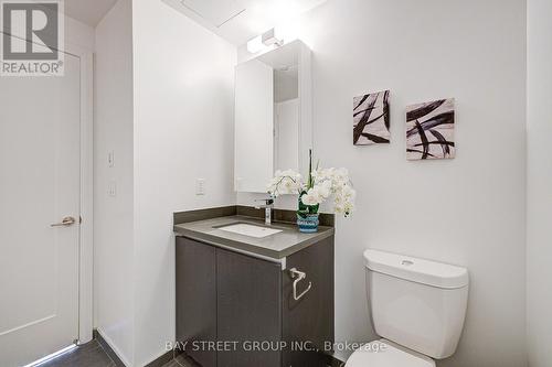 1606 - 398 Highway 7 E, Richmond Hill, ON - Indoor Photo Showing Bathroom