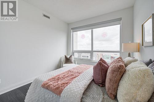 1606 - 398 Highway 7 E, Richmond Hill, ON - Indoor Photo Showing Bedroom