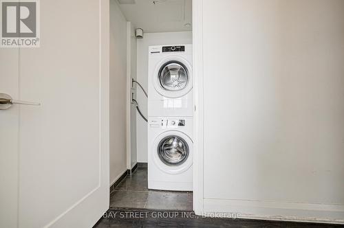 1606 - 398 Highway 7 E, Richmond Hill, ON - Indoor Photo Showing Laundry Room