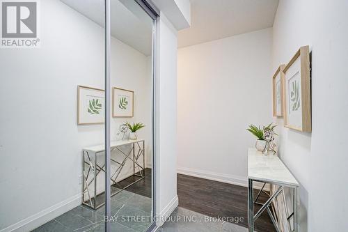 1606 - 398 Highway 7 E, Richmond Hill, ON - Indoor