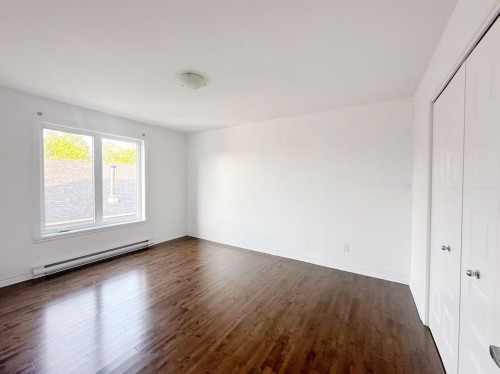 Chambre à coucher - 201-5565 Av. Albanie, Brossard, QC - Indoor Photo Showing Other Room