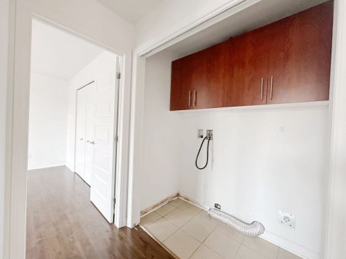 Salle de lavage - 201-5565 Av. Albanie, Brossard, QC - Indoor Photo Showing Other Room