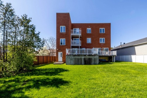 Back of Structure - 302-5565 Av. Albanie, Brossard, QC - Outdoor