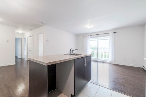 Kitchen - 302-5565 Av. Albanie, Brossard, QC - Indoor