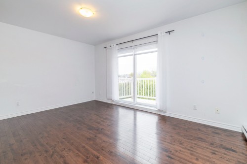 Living Room - 302-5565 Av. Albanie, Brossard, QC - Indoor Photo Showing Other Room