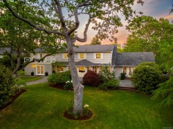 3150 Norfolk Rd Oak Bay, BC V8R 6H4