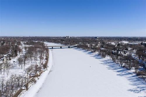 595 Churchill Dr, Winnipeg, MB 