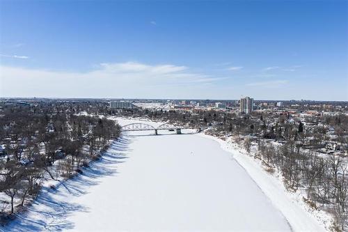 595 Churchill Dr, Winnipeg, MB 