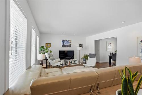 595 Churchill Dr, Winnipeg, MB 