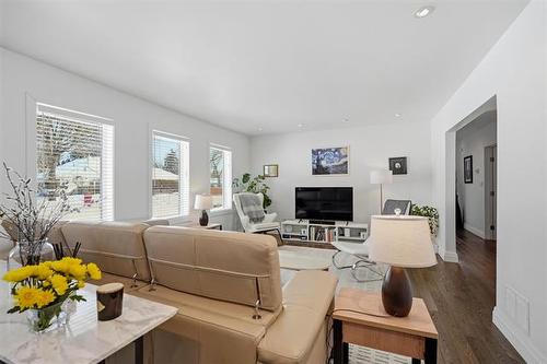 595 Churchill Dr, Winnipeg, MB 