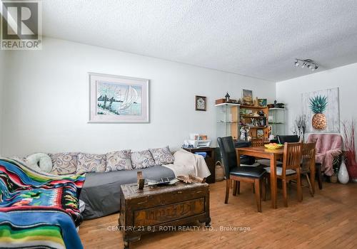 Livingroom- as is - 17 Burbank Place, Barrie, ON - Indoor Photo Showing Living Room