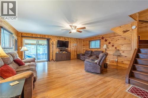 306 Cedar Drive, Turkey Point, ON - Indoor Photo Showing Living Room