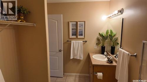 4026 Buckingham Drive E, Regina, SK - Indoor Photo Showing Bathroom