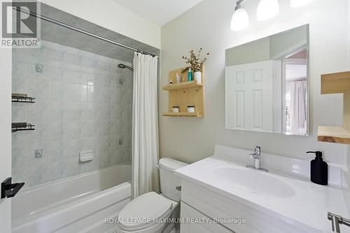 2 Castle Park Boulevard, Vaughan, ON - Indoor Photo Showing Bathroom