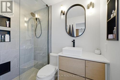 2 Castle Park Boulevard, Vaughan, ON - Indoor Photo Showing Bathroom