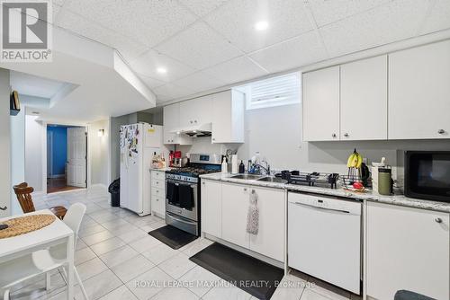 2 Castle Park Boulevard, Vaughan, ON - Indoor Photo Showing Kitchen With Double Sink