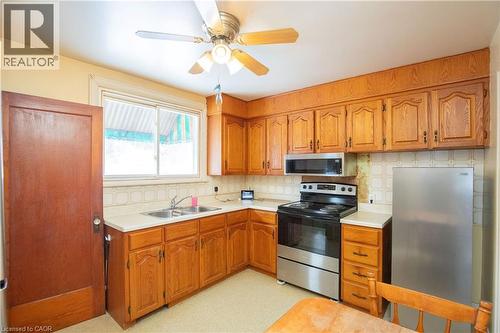 90 Osler Drive, Dundas, ON - Indoor Photo Showing Kitchen With Double Sink