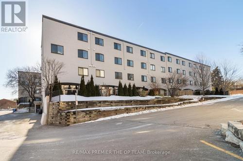 37 - 1016 Falgarwood Drive, Oakville, ON - Outdoor