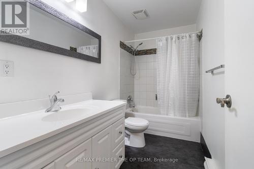 37 - 1016 Falgarwood Drive, Oakville, ON - Indoor Photo Showing Bathroom