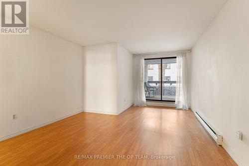 37 - 1016 Falgarwood Drive, Oakville, ON - Indoor Photo Showing Other Room