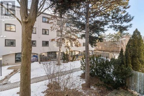 37 - 1016 Falgarwood Drive, Oakville, ON - Outdoor