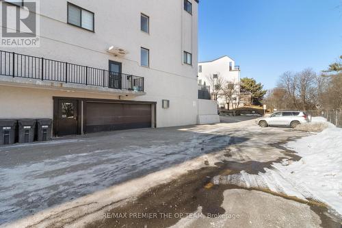 37 - 1016 Falgarwood Drive, Oakville, ON - Outdoor