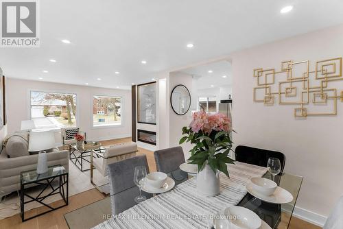 2437 Chilsworthy Avenue, Mississauga, ON - Indoor Photo Showing Living Room