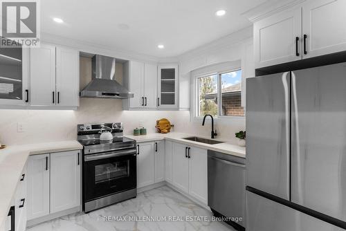 2437 Chilsworthy Avenue, Mississauga, ON - Indoor Photo Showing Kitchen With Stainless Steel Kitchen