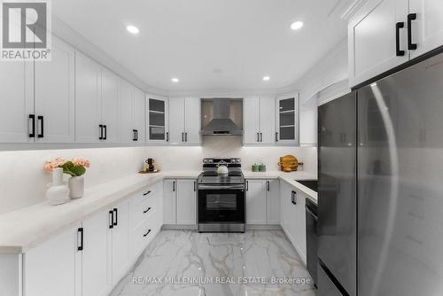 2437 Chilsworthy Avenue, Mississauga, ON - Indoor Photo Showing Kitchen With Upgraded Kitchen