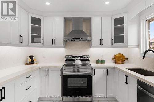 2437 Chilsworthy Avenue, Mississauga, ON - Indoor Photo Showing Kitchen