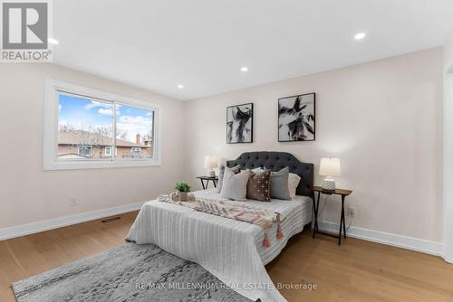 2437 Chilsworthy Avenue, Mississauga, ON - Indoor Photo Showing Bedroom