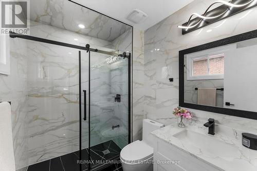 2437 Chilsworthy Avenue, Mississauga, ON - Indoor Photo Showing Bathroom