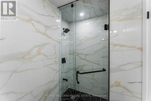 2437 Chilsworthy Avenue, Mississauga, ON - Indoor Photo Showing Bathroom