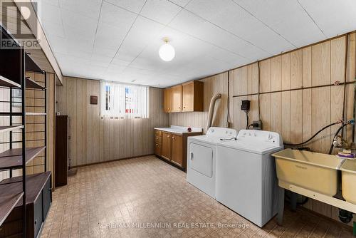 2437 Chilsworthy Avenue, Mississauga, ON - Indoor Photo Showing Laundry Room