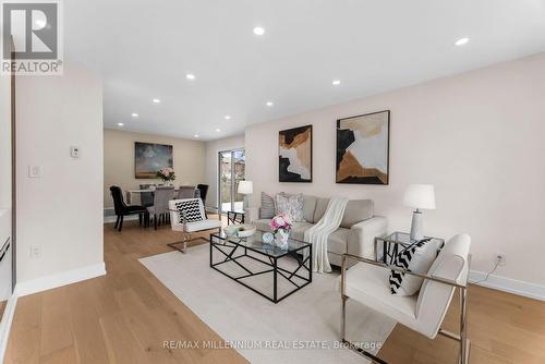 2437 Chilsworthy Avenue, Mississauga, ON - Indoor Photo Showing Living Room